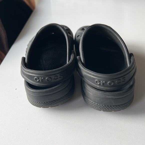 Black Crocs. Size 11 - Picture 2 of 4